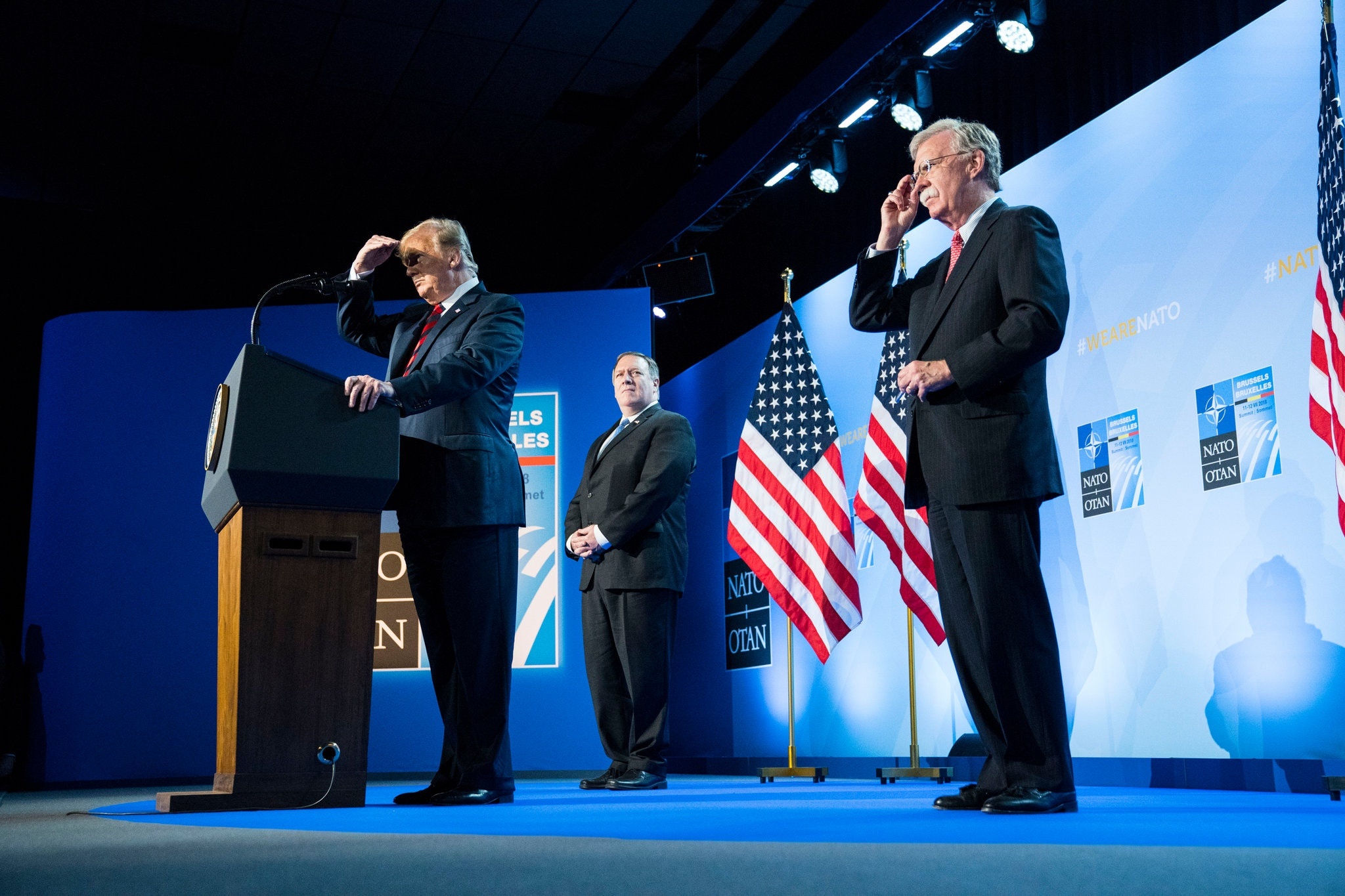 My rut khoi NATO anh 1