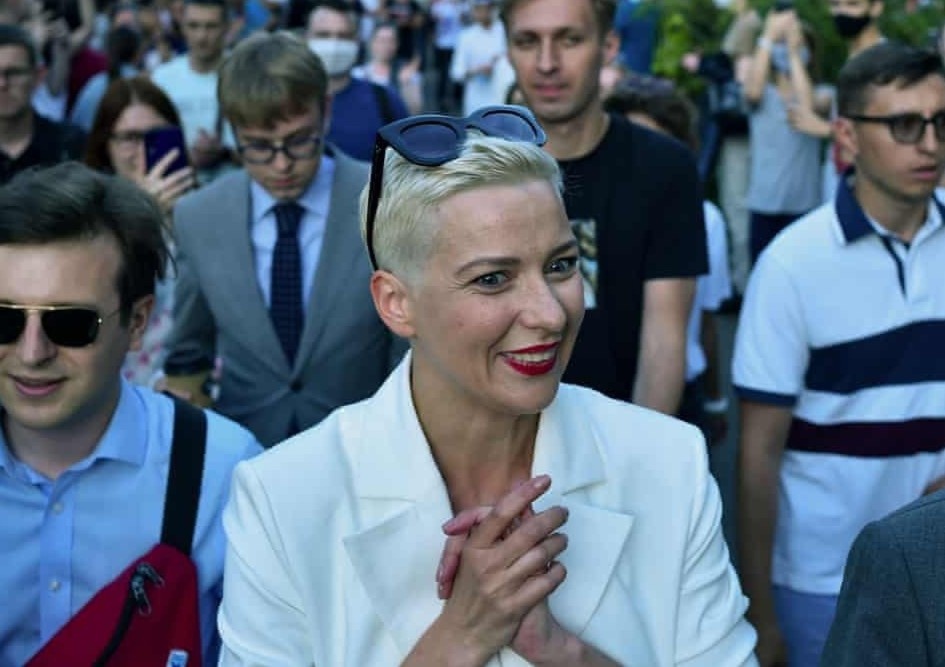 Thu linh phe doi lap Belarus tu xe ho chieu de tranh bi truc xuat hinh anh