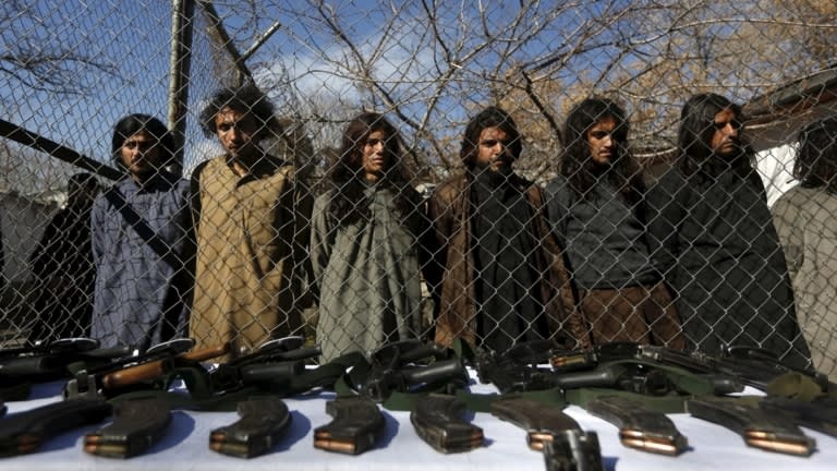 22 biet kich Afghanistan gio tay hang, Taliban van na sung ban chet hinh anh