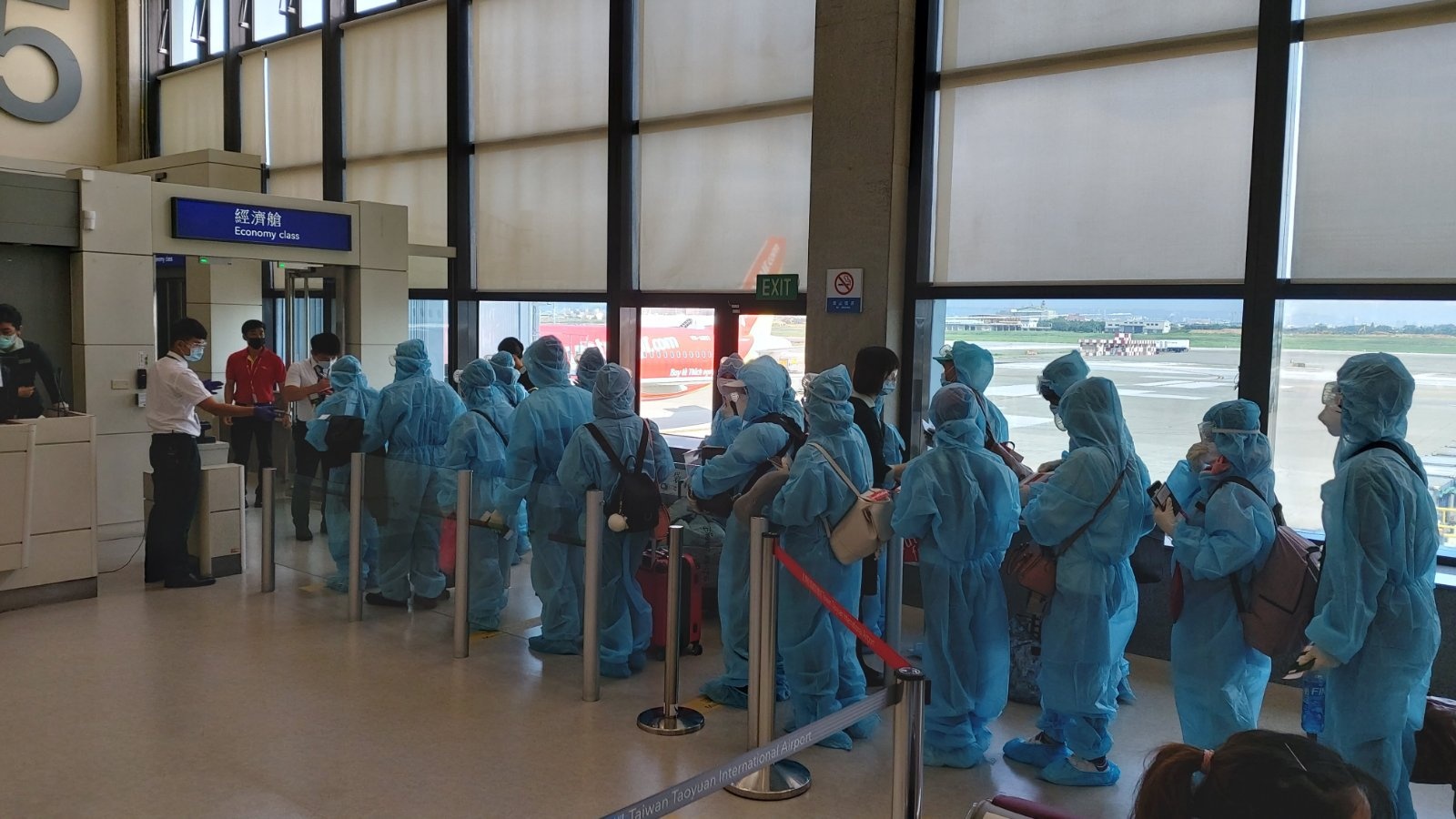 Dua 230 cong dan Viet Nam tu Dai Loan ve nuoc hinh anh