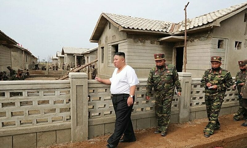 Ong Kim Jong Un yeu cau xem lai ke hoach phat trien kinh te hinh anh