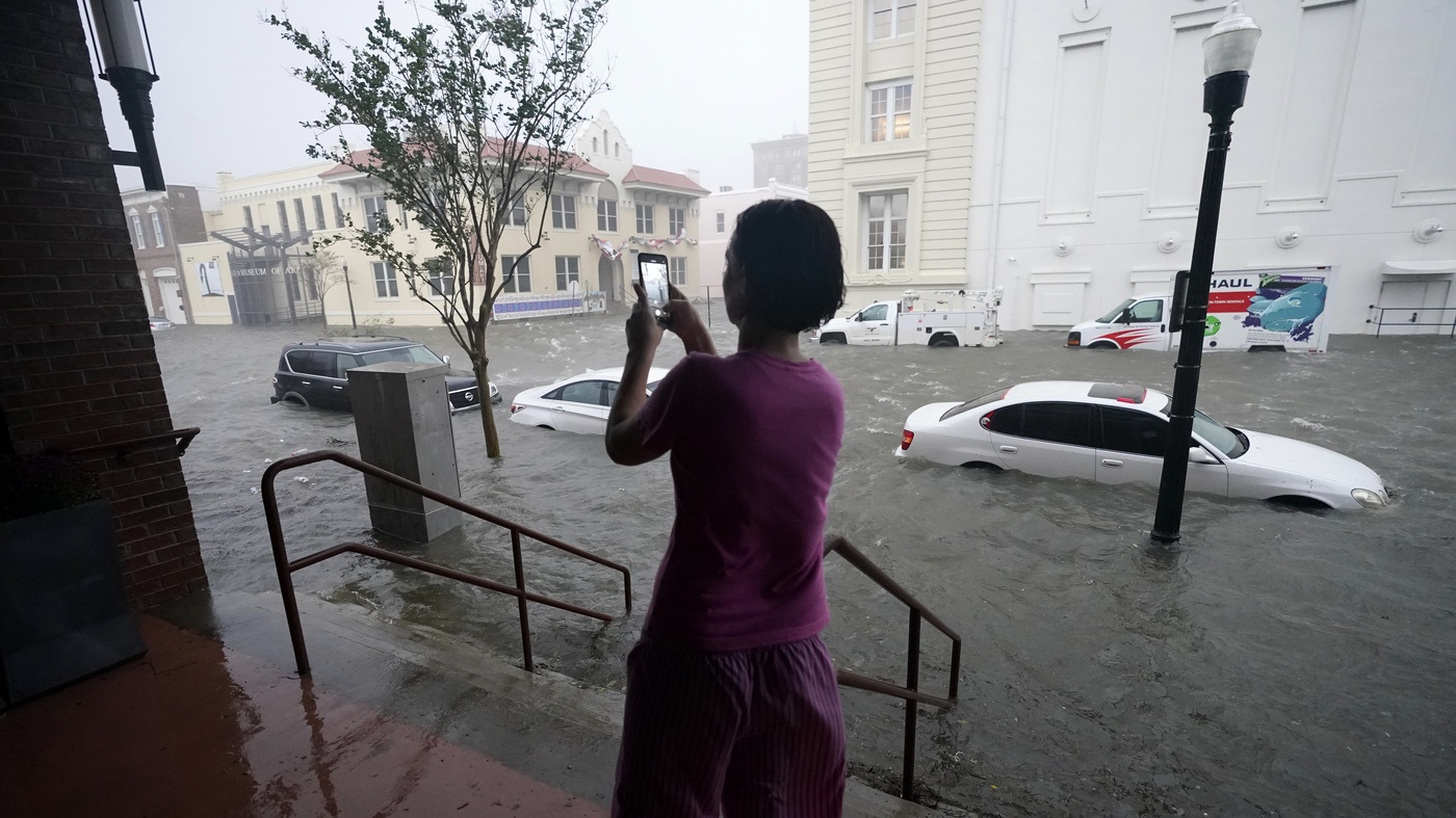 Bao Sally di chuyen nhu 'rua bo', khien lu lut tram trong hon hinh anh