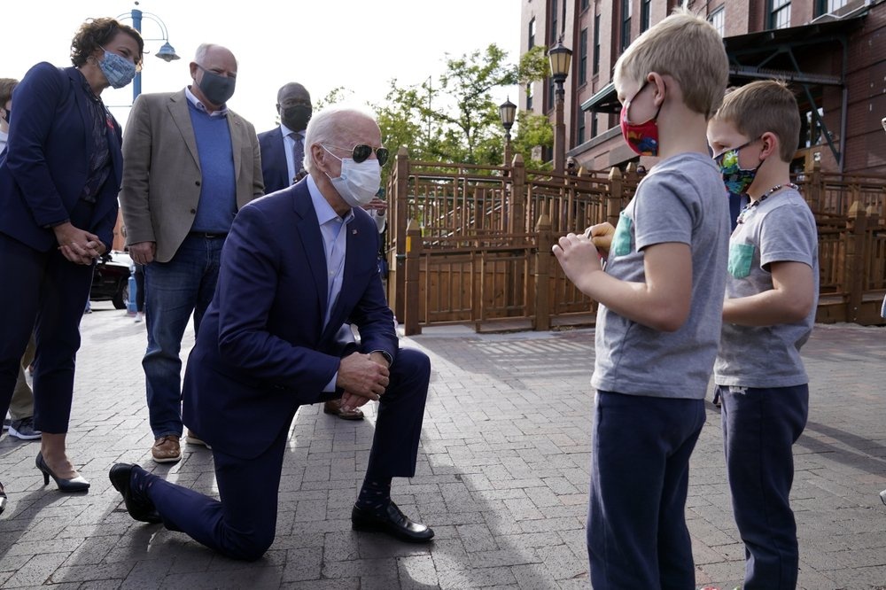 Biden dan truoc Trump anh 2