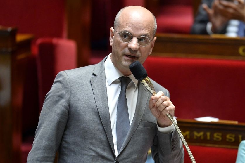 Bo truong Phap gay 'bao mang' hinh anh