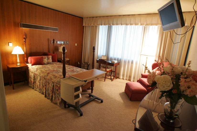 Ben trong benh vien cao cap danh cho Tong thong Trump hinh anh