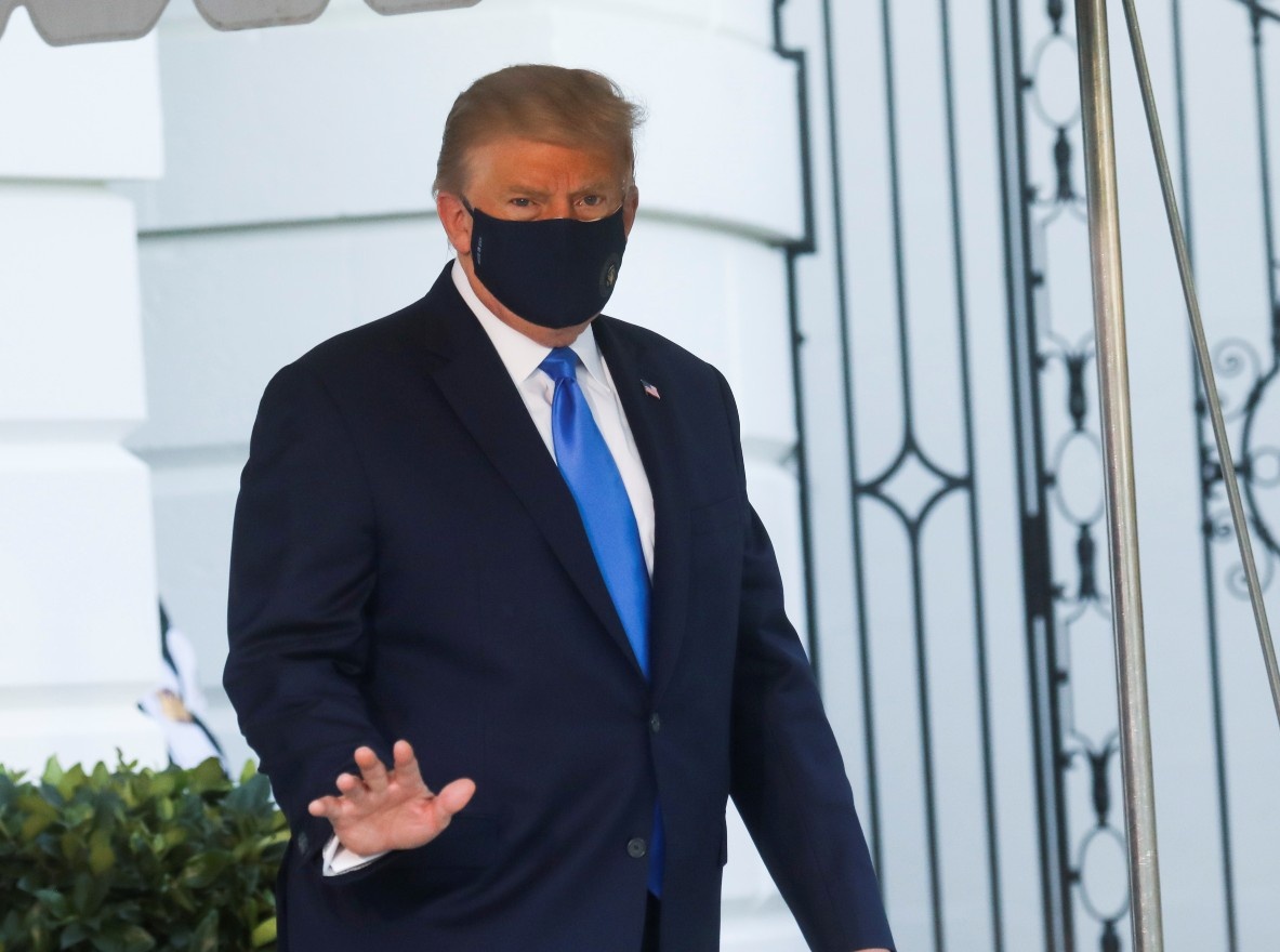 Tong thong Trump nhap vien hinh anh