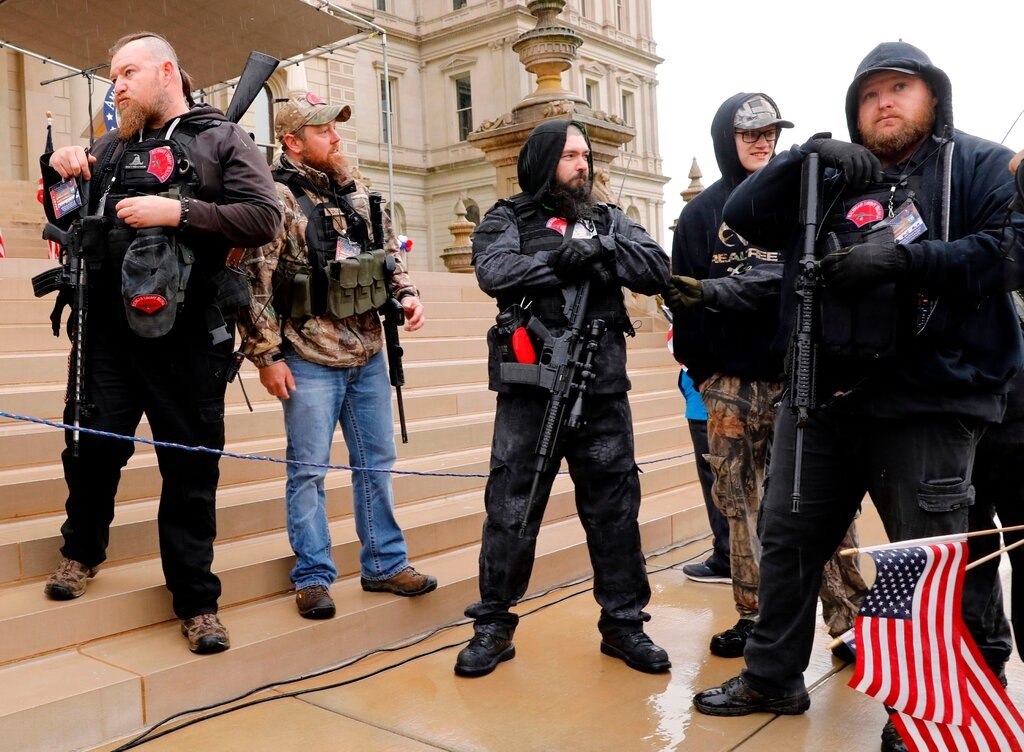 Phia sau am muu danh bom, bat coc nu thong doc bang Michigan hinh anh