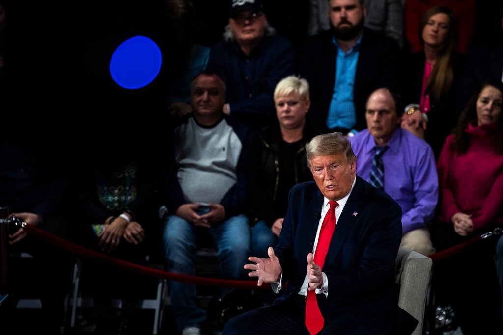 ong Trump tra loi cau hoi cu tri truc tuyen anh 1