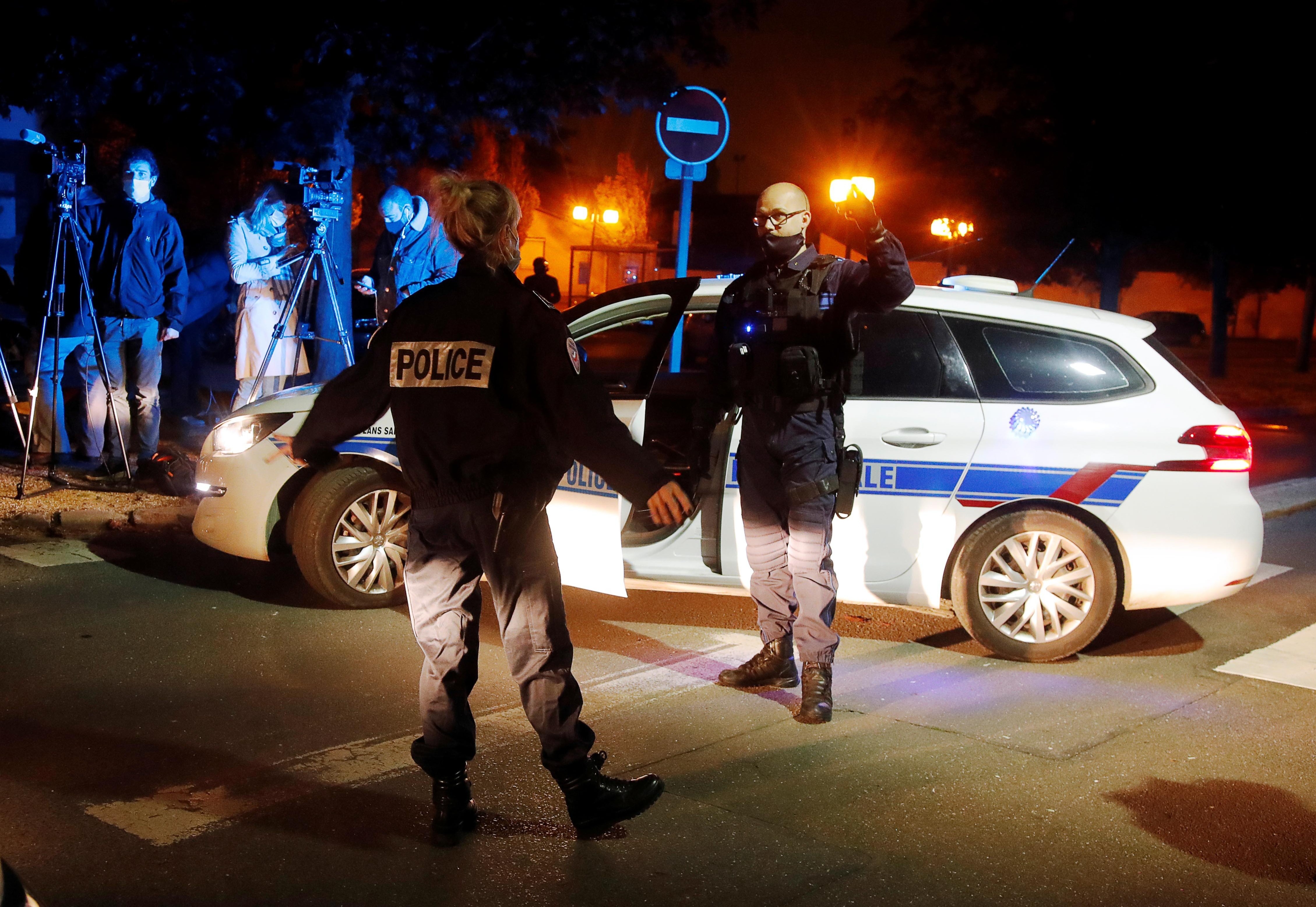 Nghi pham chat dau giao vien o Phap la dan goc Nga 18 tuoi hinh anh