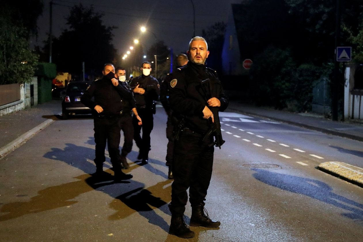 Giao vien Phap bi chat dau sau khi chia se biem hoa ve Muhammad hinh anh