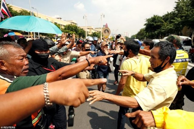cac phe bieu tinh dung do o Bangkok anh 5