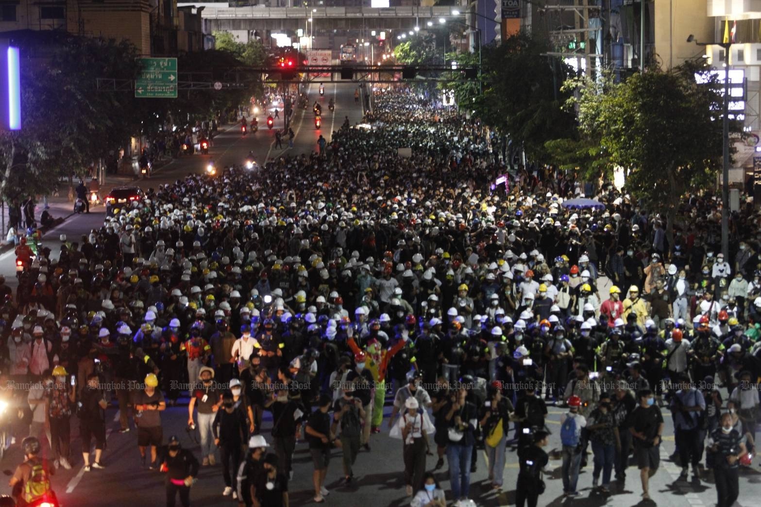 Phe bieu tinh Thai ra toi hau thu doi thu tuong tu chuc hinh anh