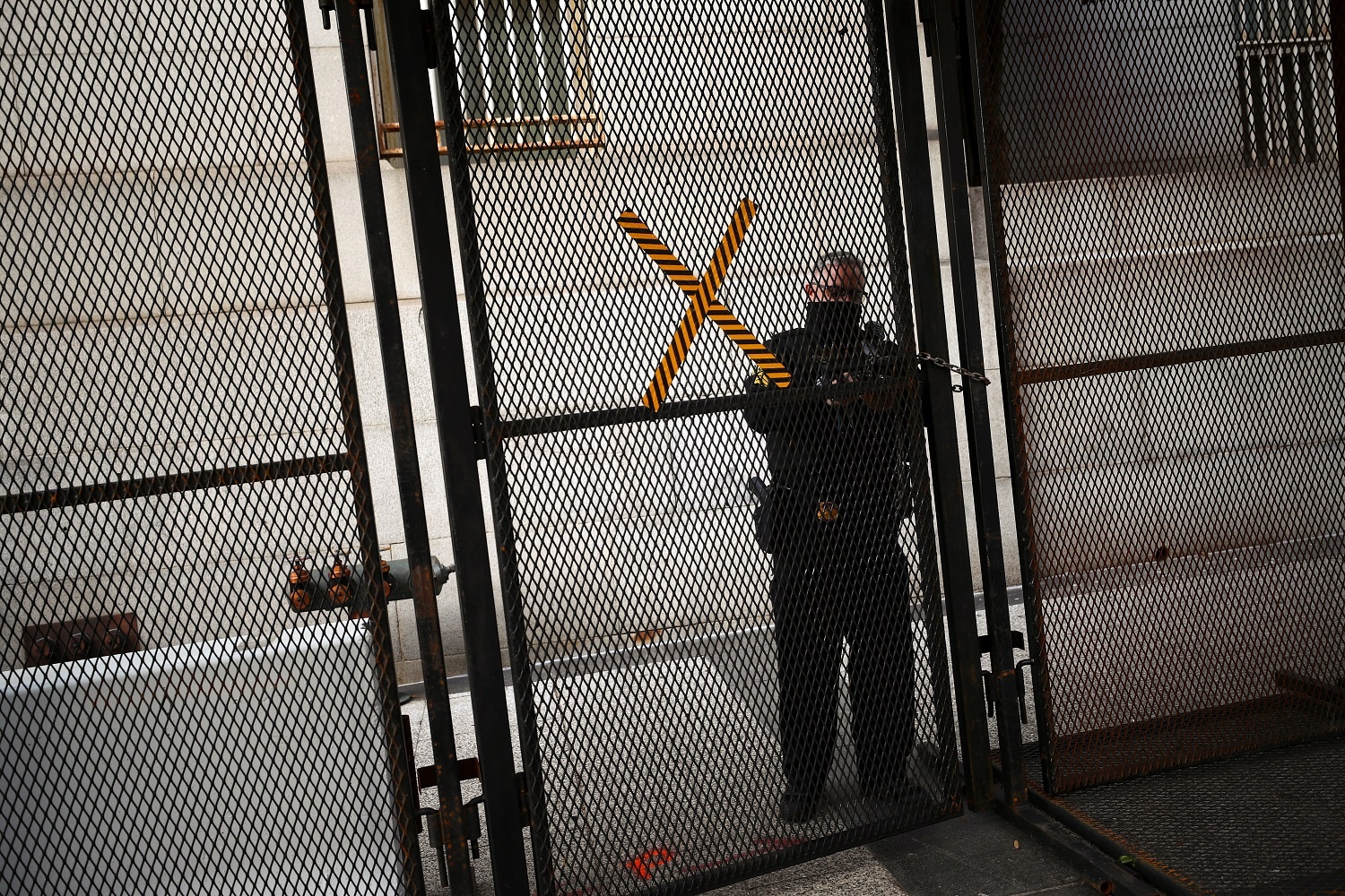 Nha Trang lap hang rao an ninh, phong bat on sau bau cu hinh anh