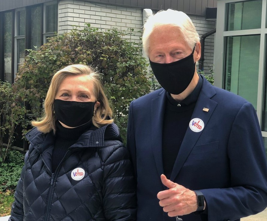 Ba Hillary Clinton vua bo phieu cho ong Biden hinh anh