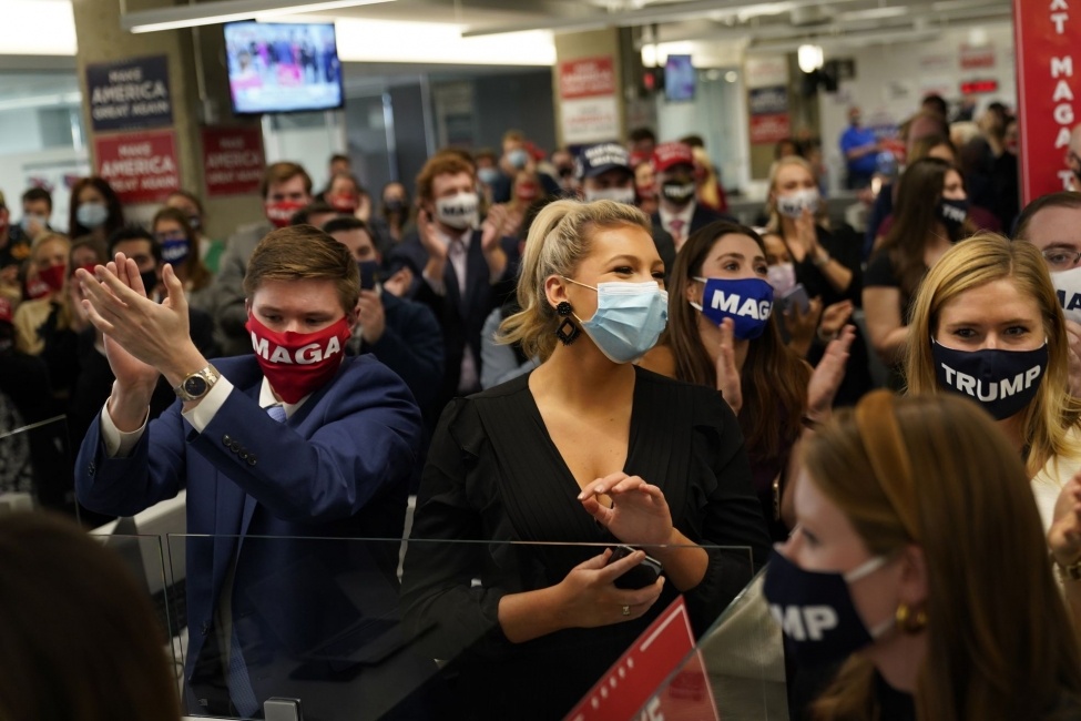 Cam xuc lan lon o Nha Trang khi cho ket qua bau cu hinh anh