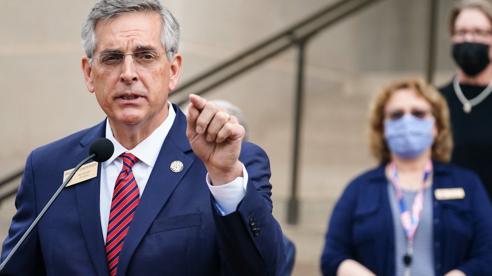 Nguoi dung sau quyet dinh kiem phieu lai bang tay o Georgia hinh anh