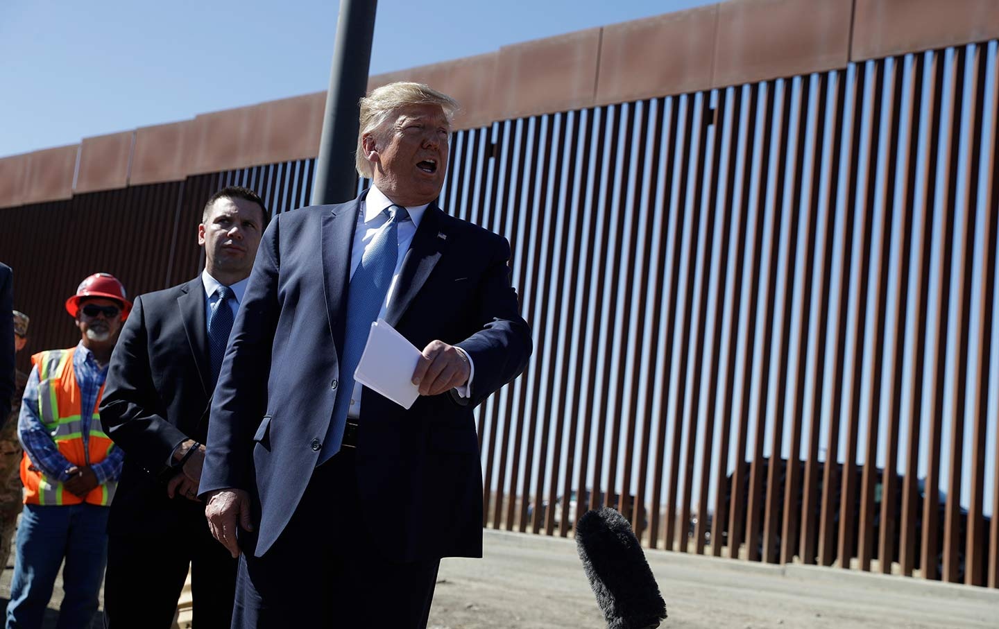 Toa an My giup ong Trump thuc day loi hua xay tuong bien gioi hinh anh