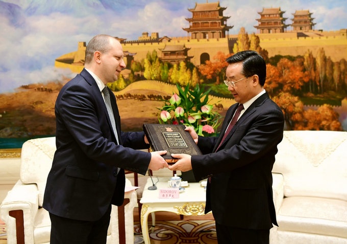 Trung Quoc co the he lanh dao moi voi thuong nhan va chuyen gia vu khi hinh anh