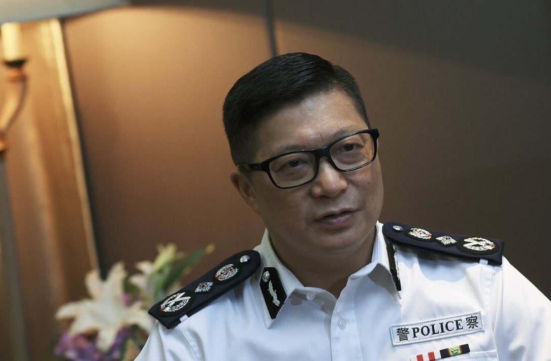 Bi My cam van, tien luong quan chuc Hong Kong chay ve tui vo hinh anh