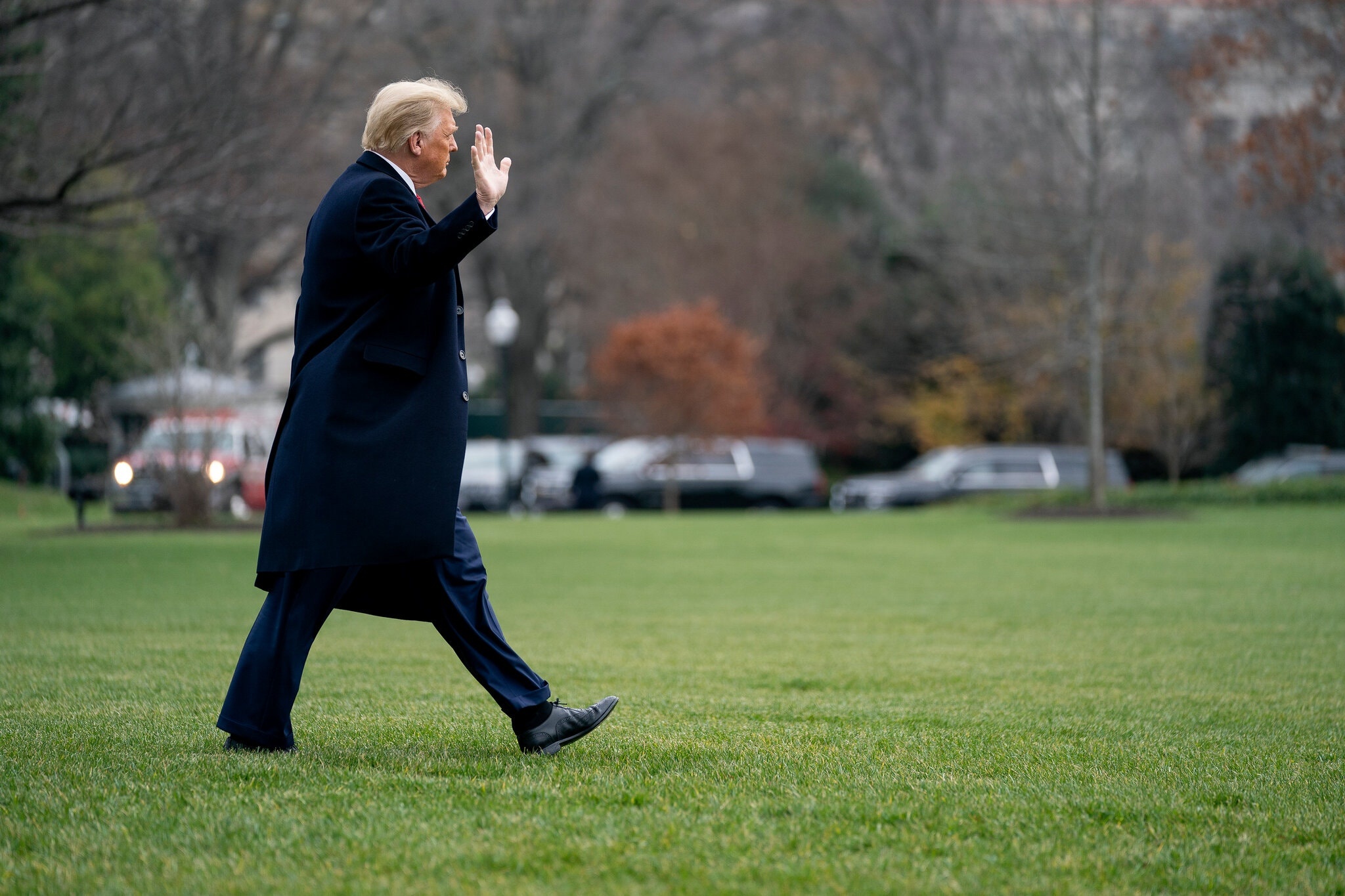 lat nguoc ket qua bau cu anh 1