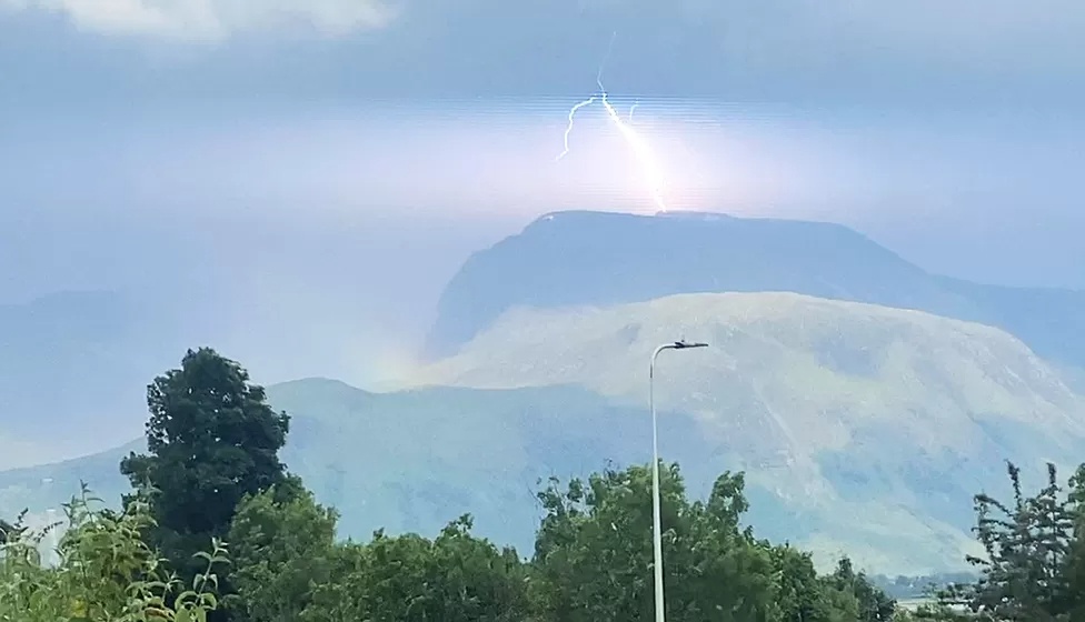 Buc anh set danh gay sung sot hinh anh