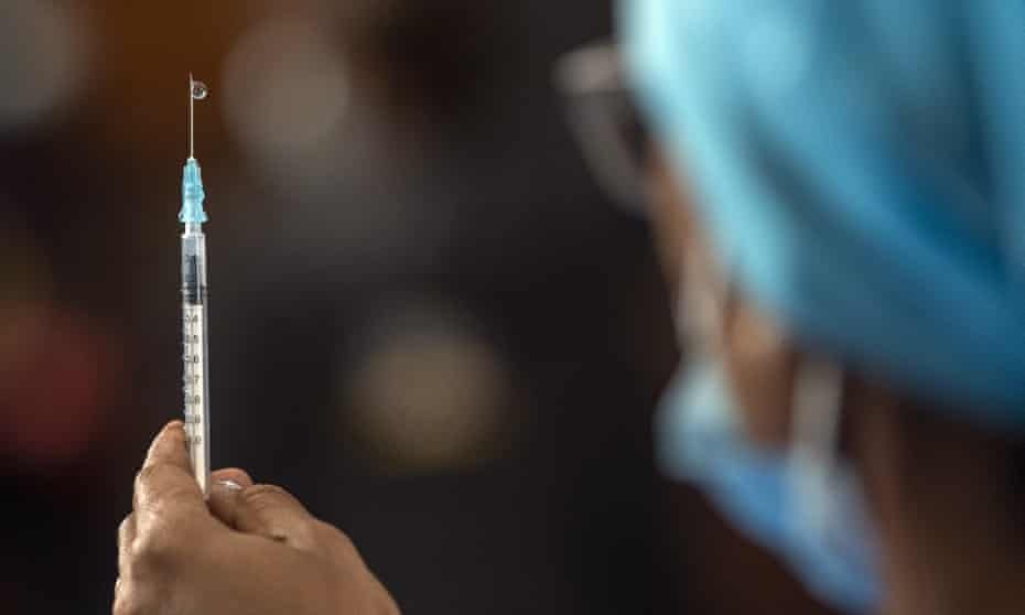 Nuoc giau hua tang 1,8 ty lieu vaccine, nuoc ngheo moi nhan duoc 14% hinh anh