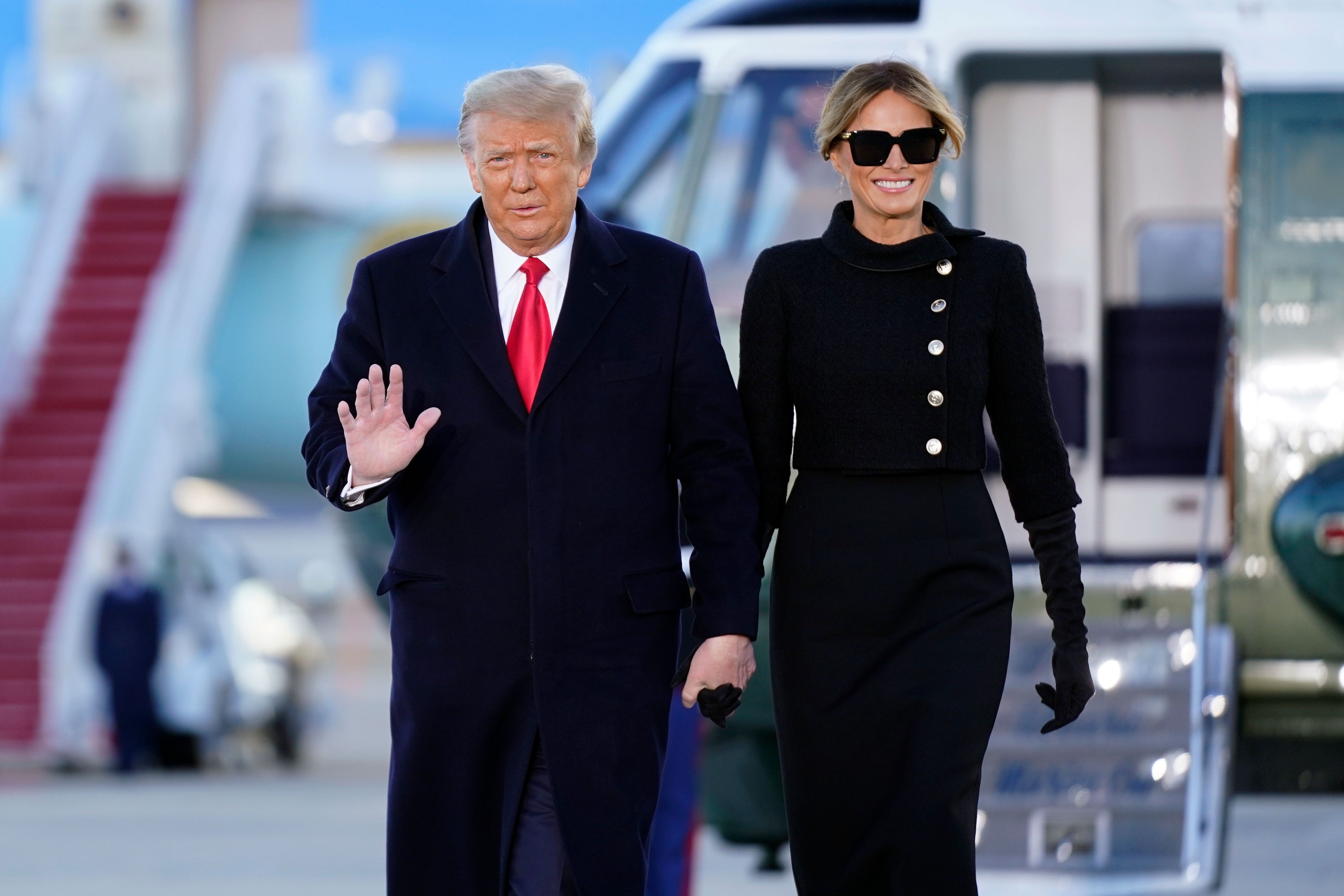 21 phat dai bac vang len trong le tam biet Tong thong Trump hinh anh
