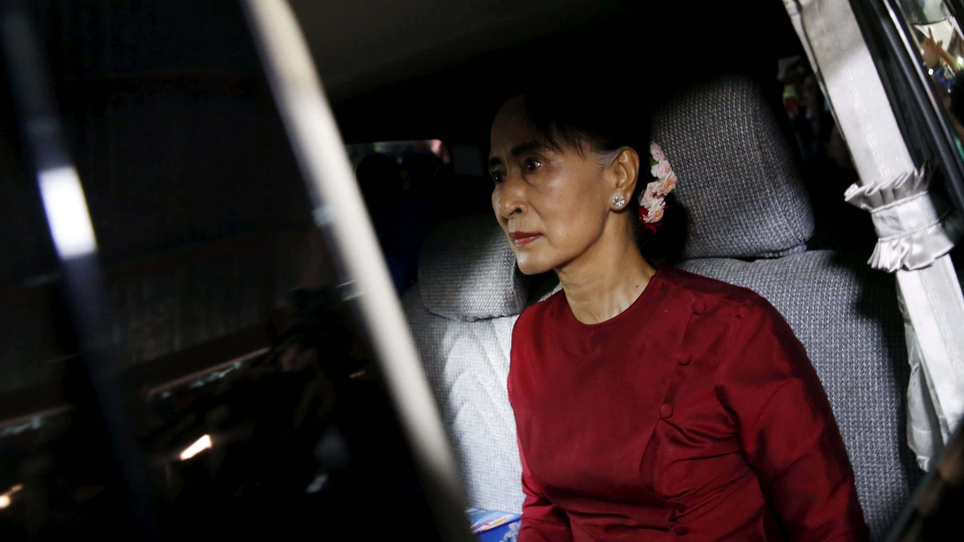 Tinh toan cua quan doi khi giu kin thong tin ve ba Aung San Suu Kyi hinh anh