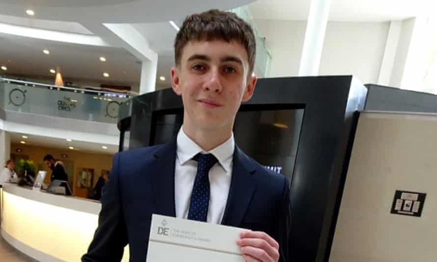 Sau 10 thang hon me, thieu nien khong biet ve dai dich du nhiem virus hinh anh