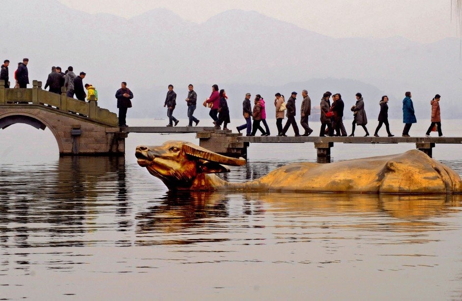 Chau A don nam moi Tan Suu bat chap dich benh hinh anh