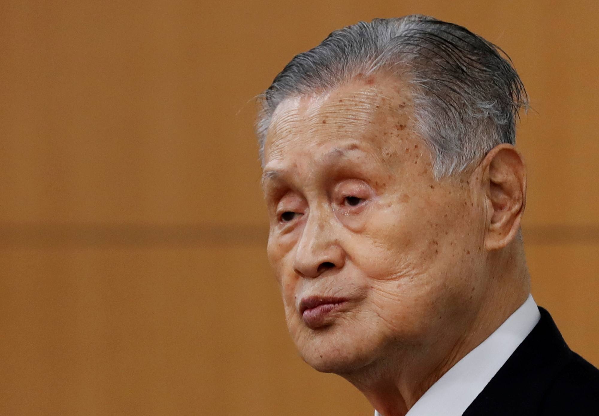 Truong ban to chuc Olympic Tokyo phai tu chuc vi binh luan ve phu nu hinh anh