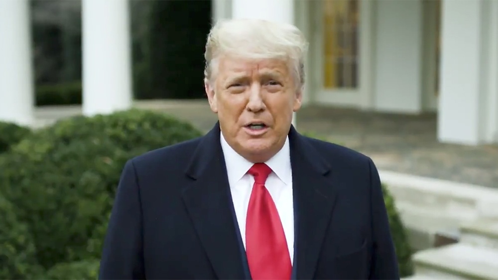 Ong Trump tro lai tam diem o Washington hinh anh