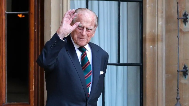 Phu quan cua nu hoang Anh nhap vien hinh anh