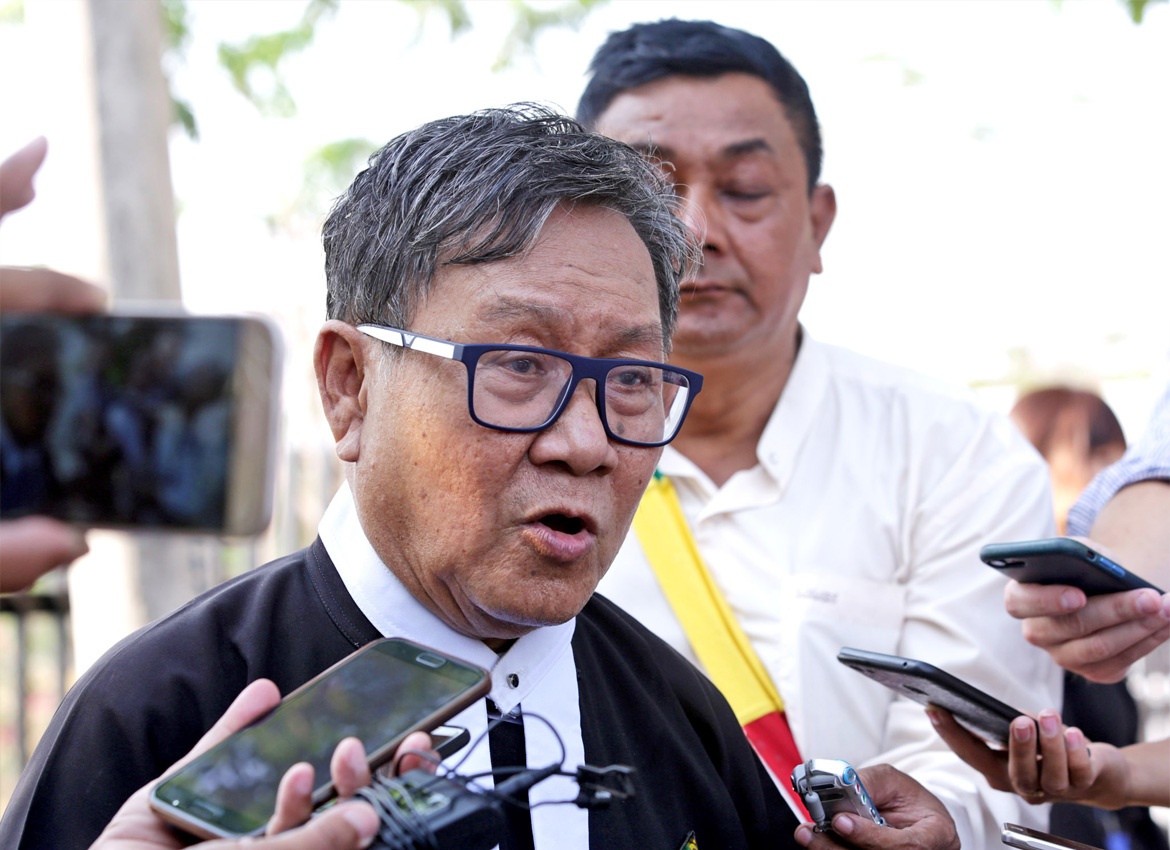 Luat su cua ba Aung San Suu Kyi quyet tam chien thang o toa hinh anh