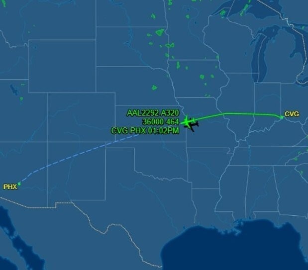 phi cong My phat hien UFO anh 1