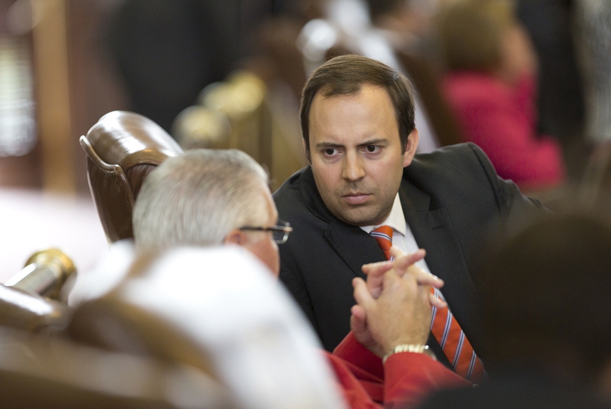 Nghi si Cong hoa bam nham nut hinh anh