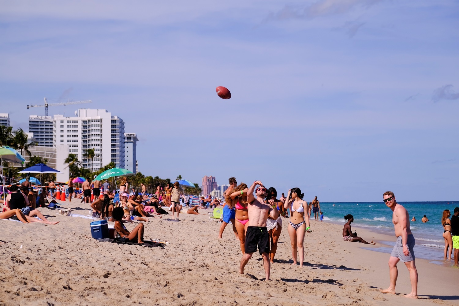 dan my tiec tung giua dai dich anh 4