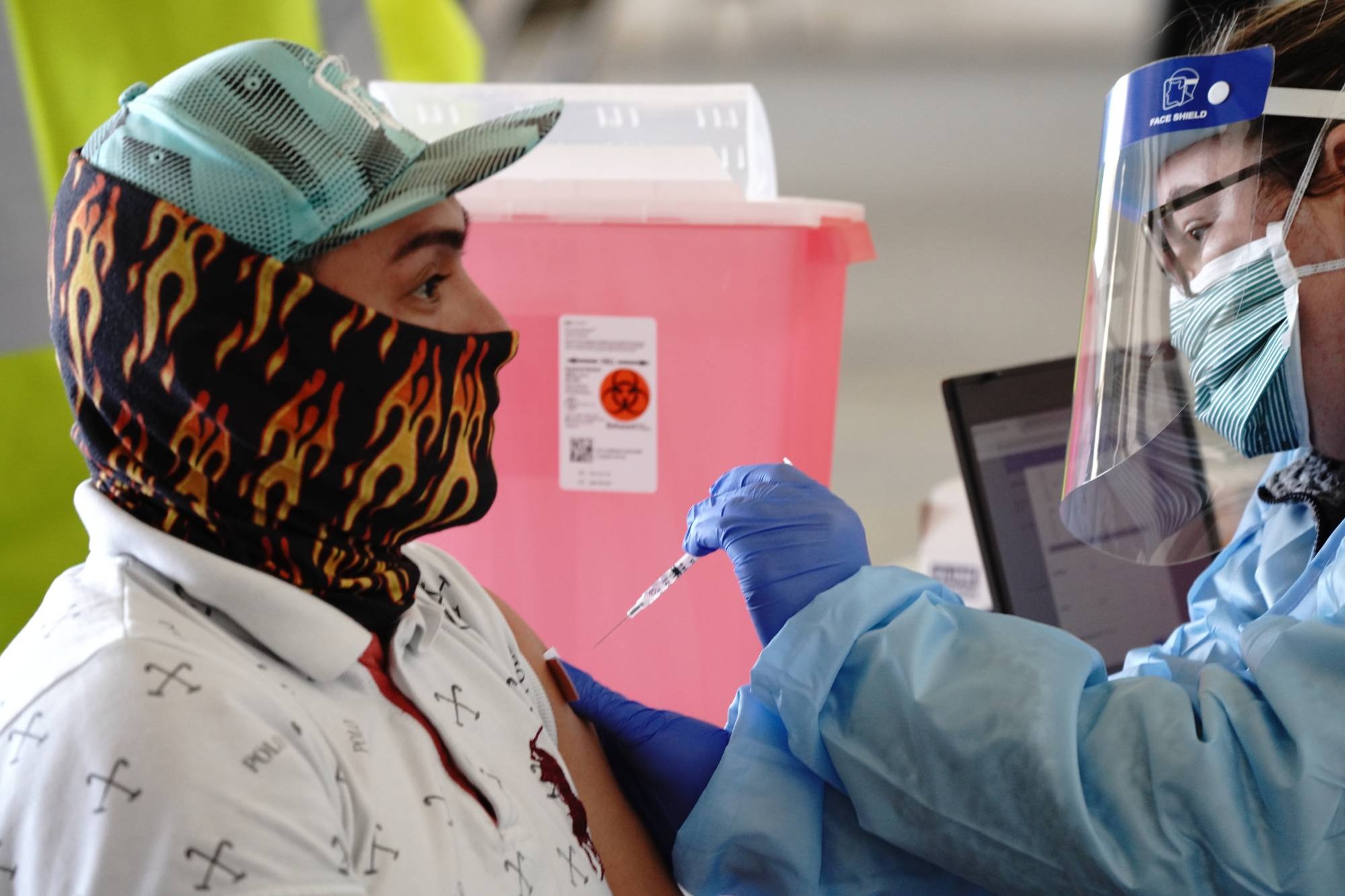 Tin hieu dang mung tu vaccine cua Pfizer hinh anh