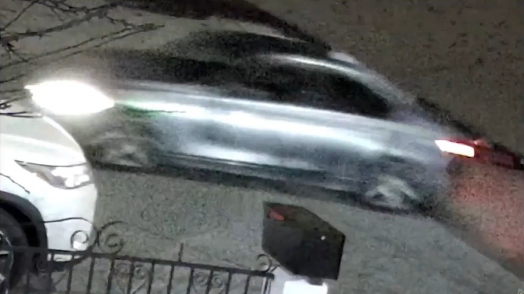 Ban chet nguoi dan ong goc Viet, nghi pham bo tron tren chiec BMW hinh anh