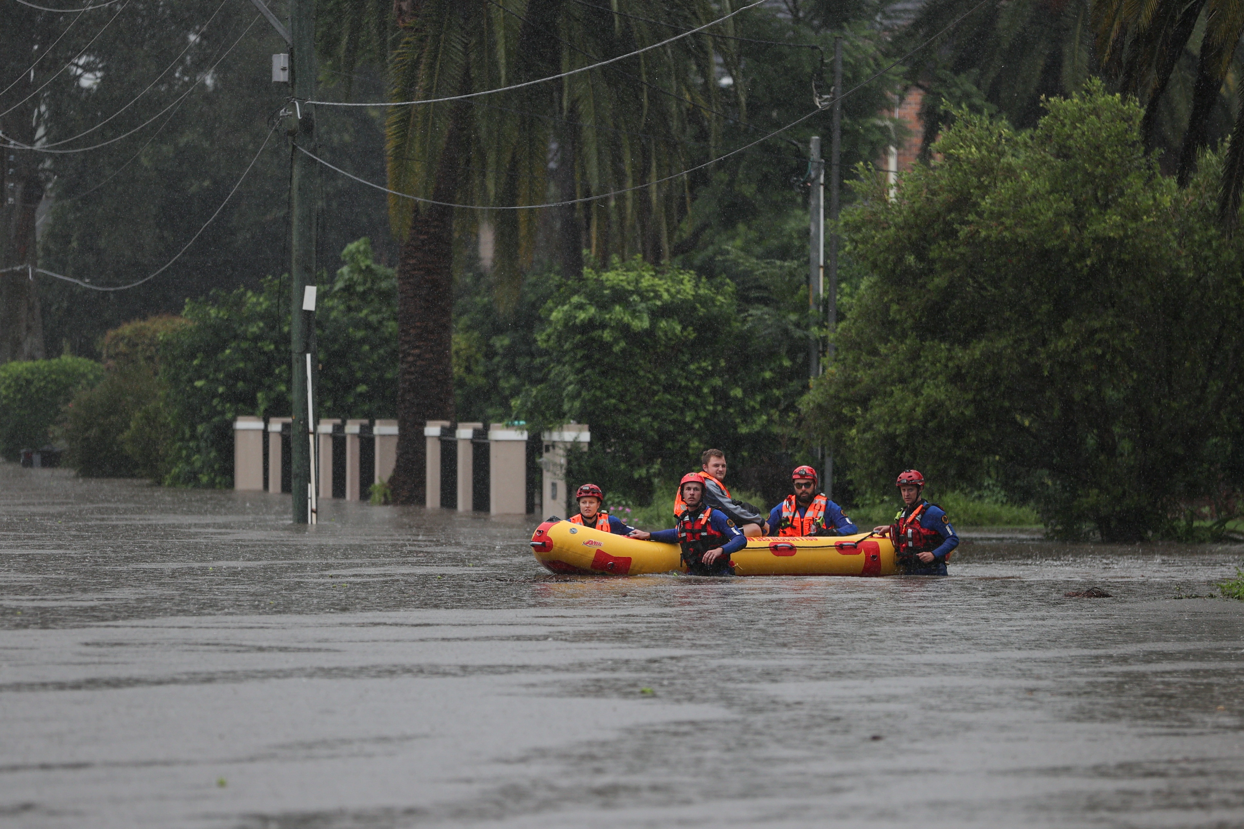 lu lut australia anh 1