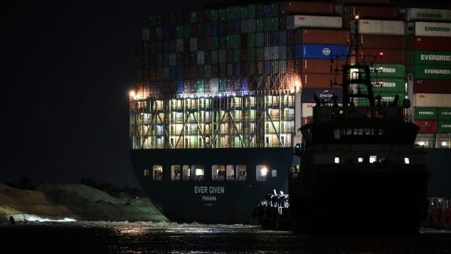 tau mac ket o kenh dao suez anh 2