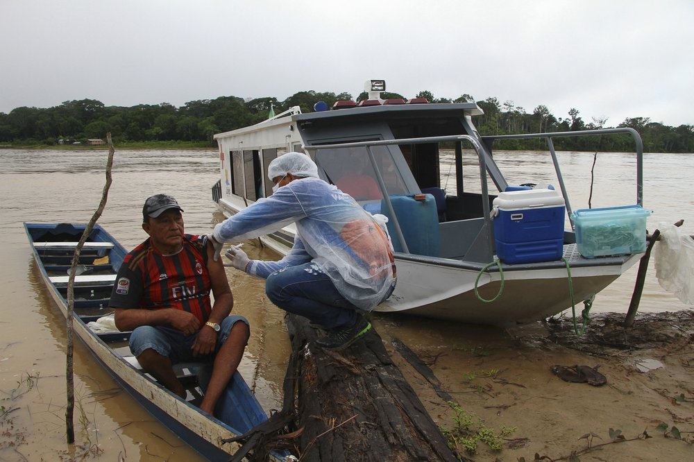 Vaccine duoc dua den nhung noi tan cung the gioi hinh anh