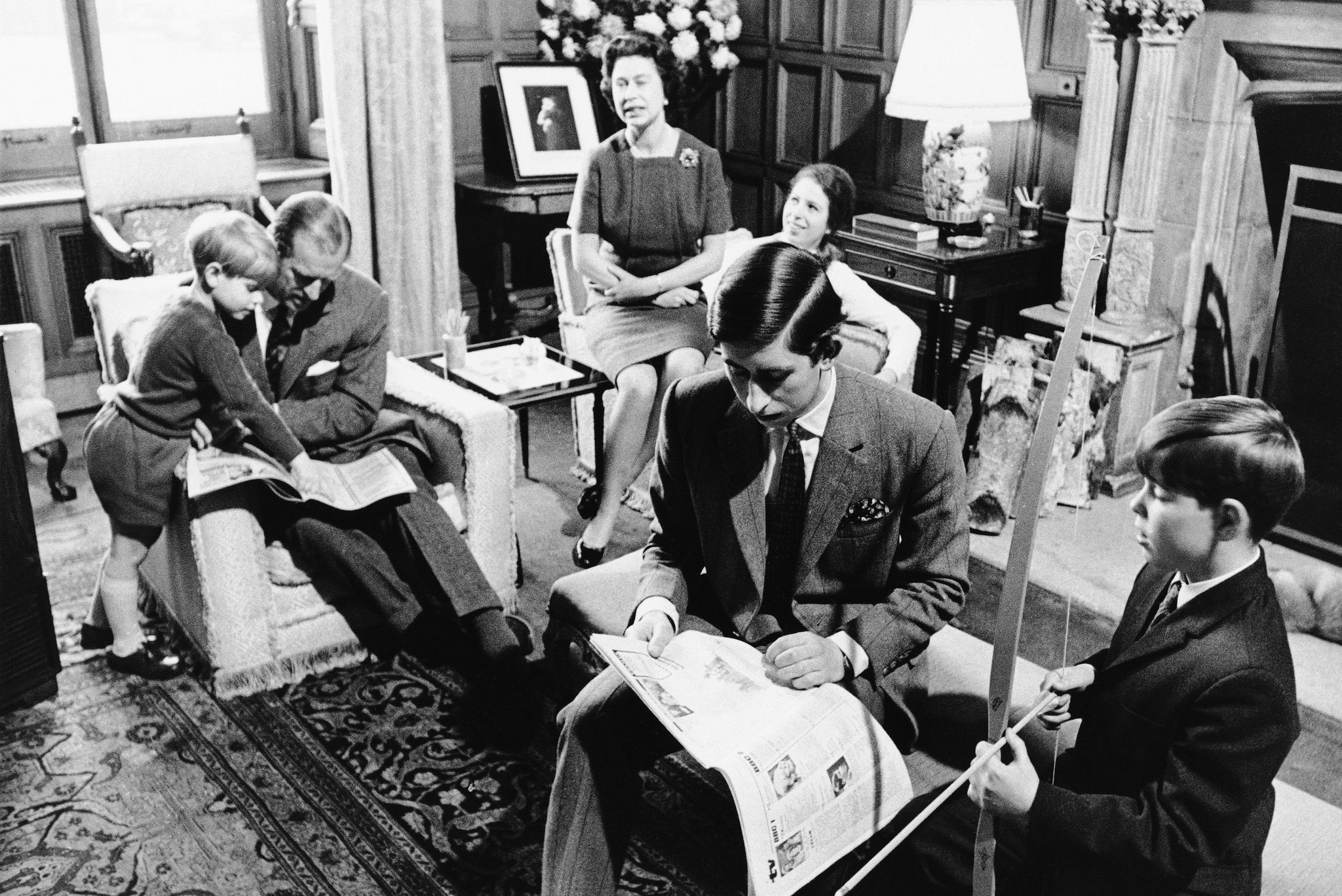 Hoang than Philip tung mua may giat cho Nu hoang Elizabeth II hinh anh