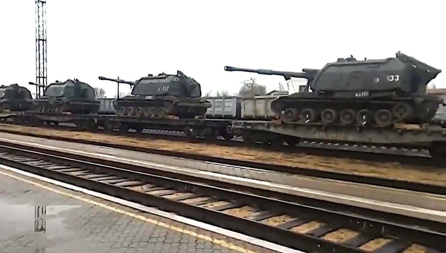 Reuters: Nga dua them ten lua, xe tang tien ve bien gioi Ukraine hinh anh