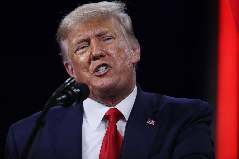 ong trump xuc pham lanh dao dang cong hoa anh 2