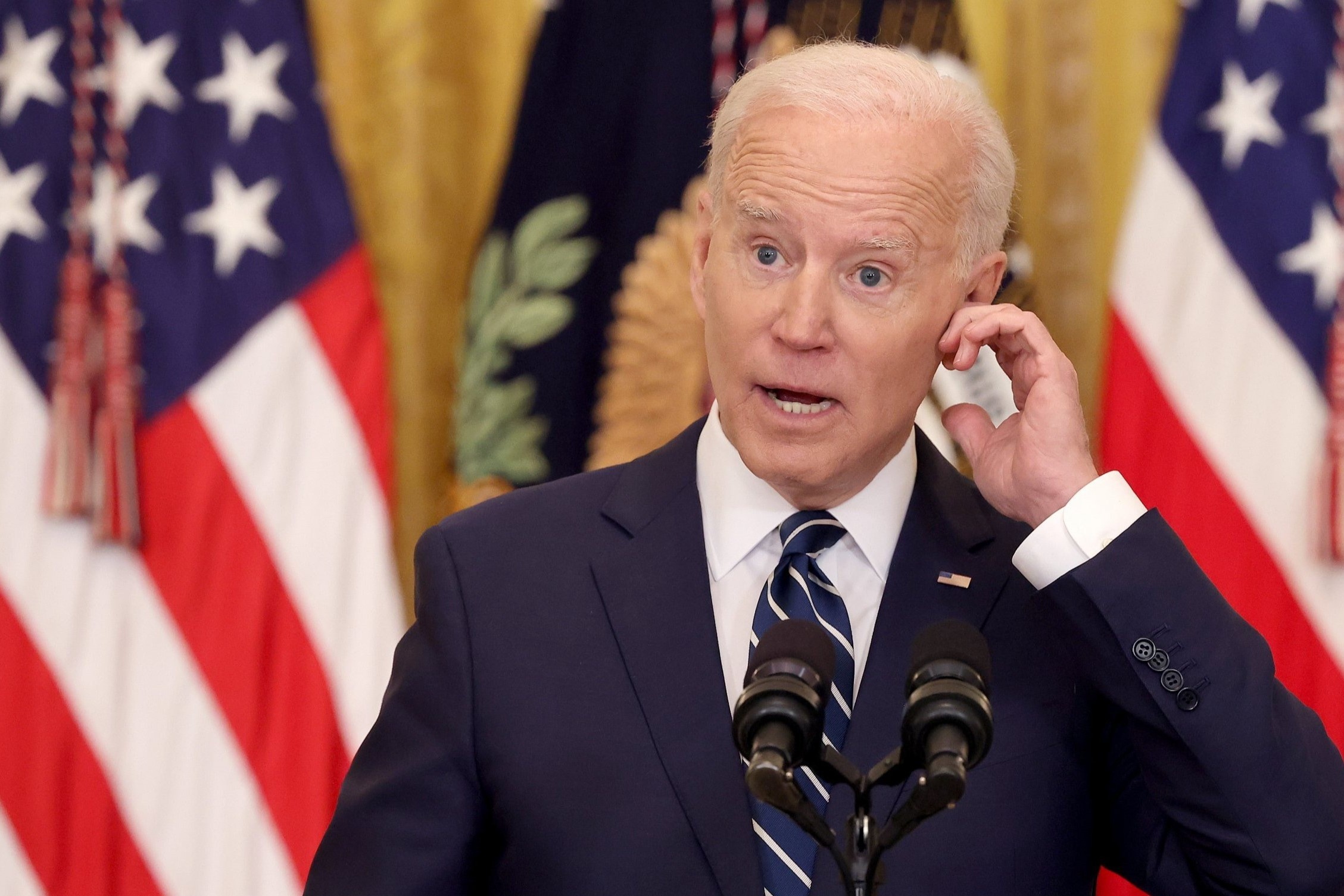 'Tien thoai luong nan', ong Biden dao nguoc quyet dinh trong 24 gio hinh anh