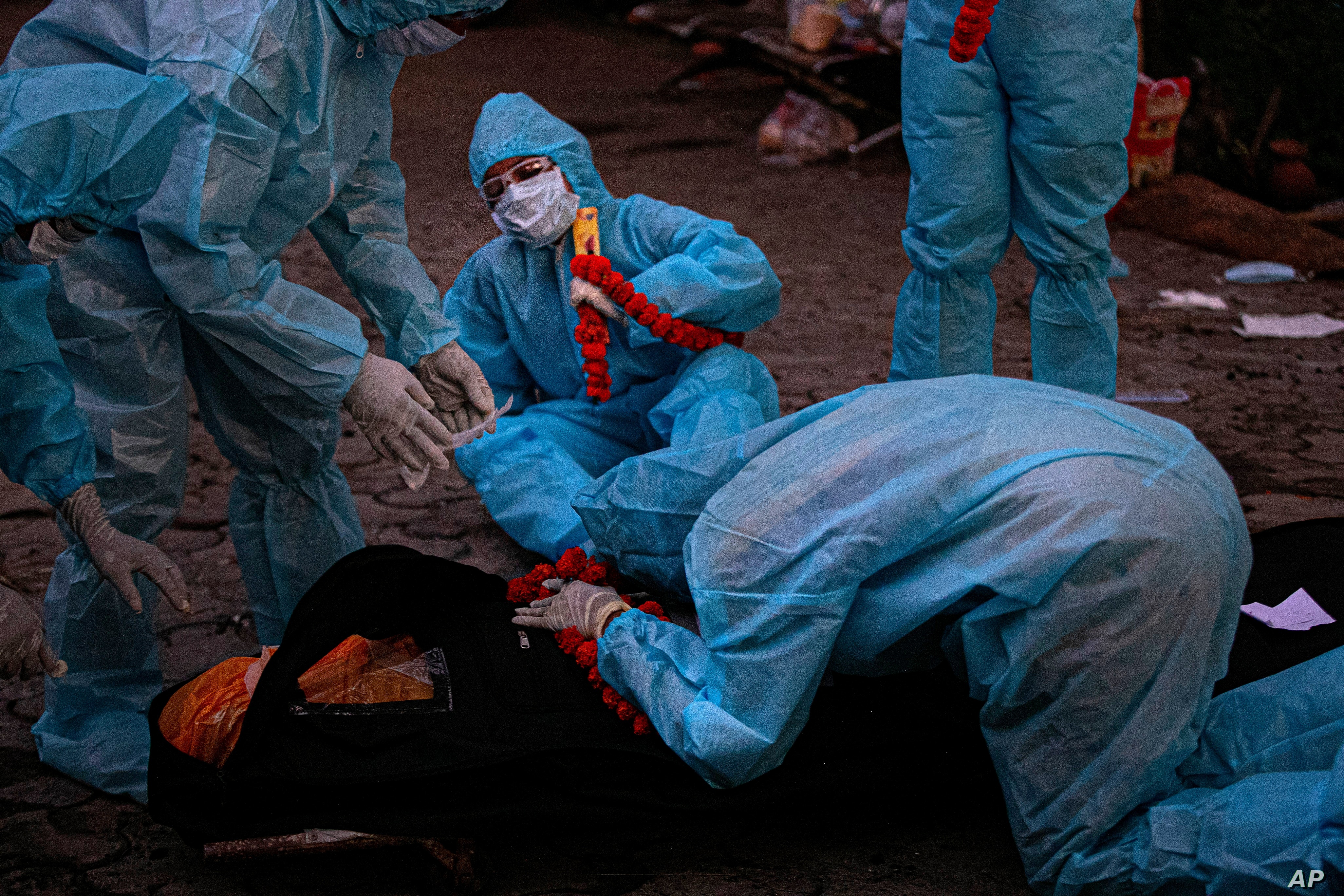 'Qua nhieu nguoi chet ngay tren pho khi chua kip den benh vien' hinh anh