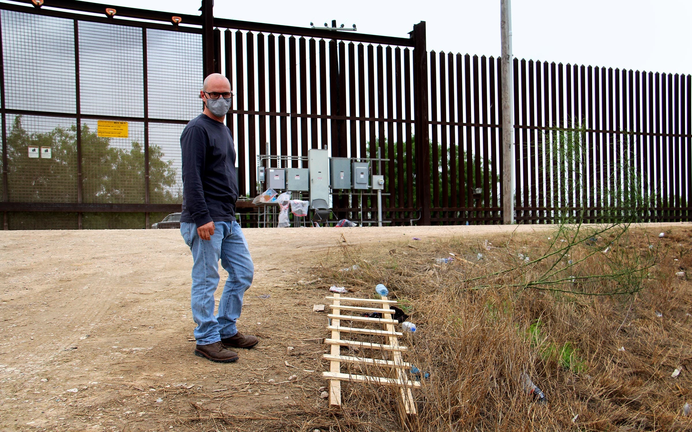 dan nhap cu treo qua tuong bien gioi anh 1