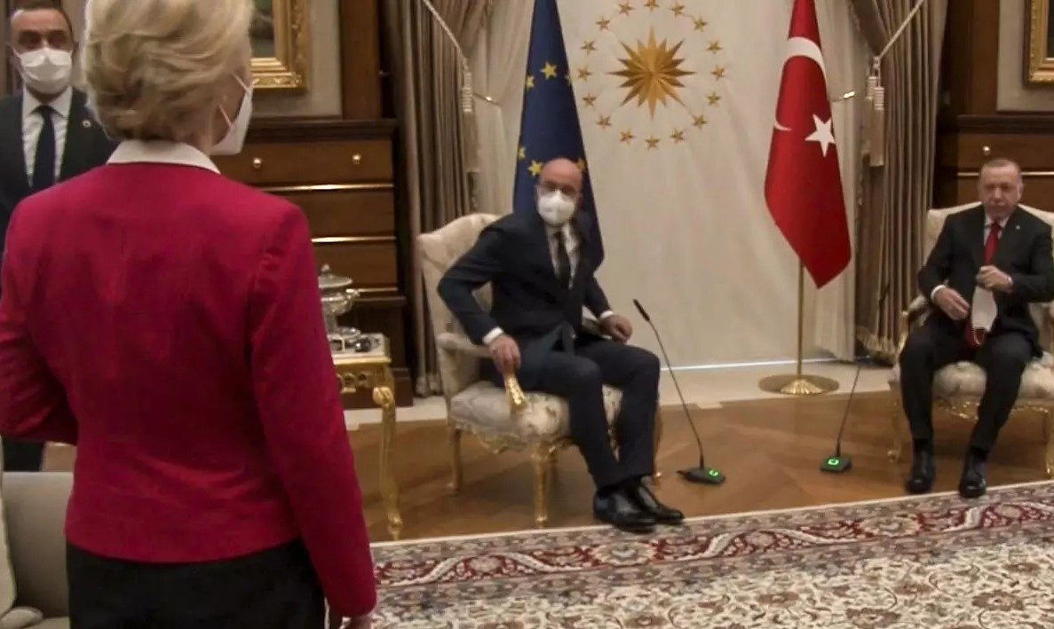 Chu tich Uy ban chau Au: 'Toi bi doi xu nhu vay vi la phu nu' hinh anh