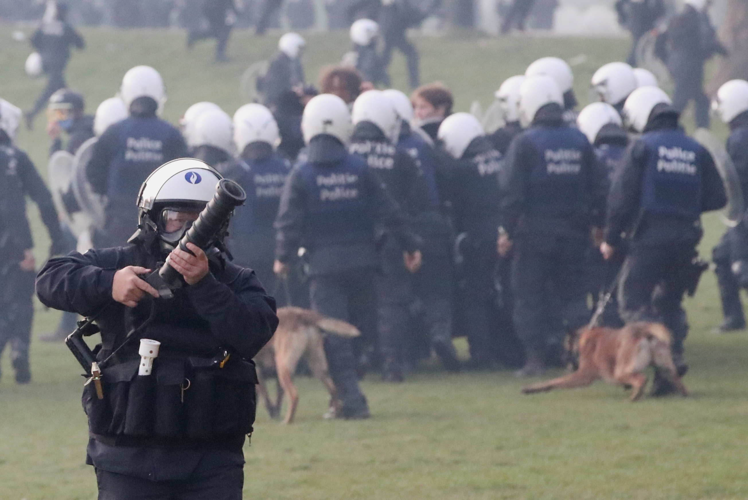 mo tiec phan doi phong toa anh 3